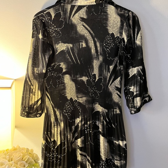 Pleated embellished Top - Picture 2 of 3